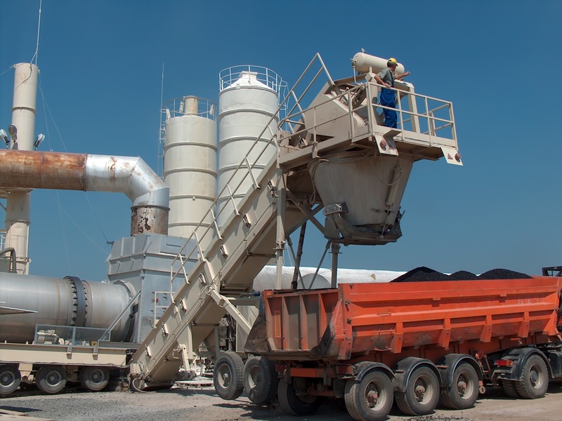 Eco-Friendly Bitumen Cleaning Solution for Asphalt Production